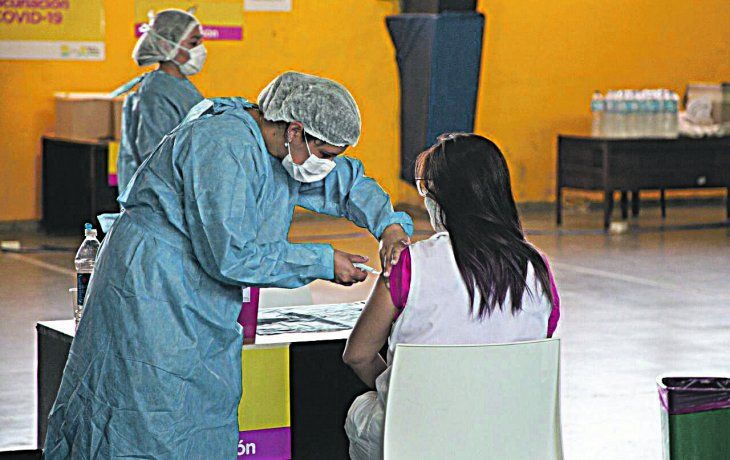 Kicillof anunció la tercera dosis de la vacuna contra el Covid-19 libre para docentes y mayores de 50