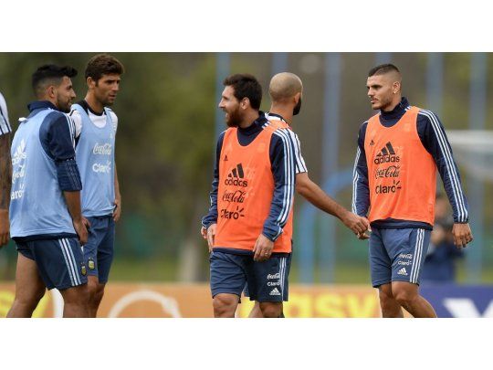 Si bien no se dieron indicios de una posible formación, que Messi, Icardi y Dybala hayan trabajado en el mismo grupo puede ser un adelanto de la ofensiva que piensa Sampaoli para visitar Montevideo.