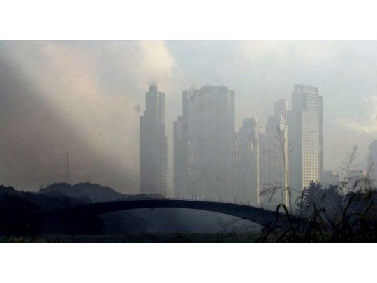 Por la niebla, hubo demoras en accesos, puertos y Aeroparque