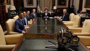 El presidente Javier Milei, junto al canciller Pablo Quirno, el empresario Peter Thiel y el traductor Walter Kerr. El presidente Javier Milei, junto al canciller Pablo Quirno, el empresario Peter Thiel y el traductor Walter Kerr.
