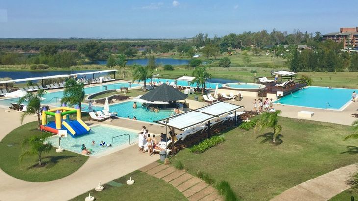 Termas de Arapey es el primer complejo termal de Uruguay. Termas de Arapey es el primer complejo termal de Uruguay.