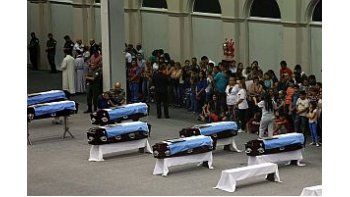 Cientos de personas participaban de la ceremonia en la capital santiagueña.