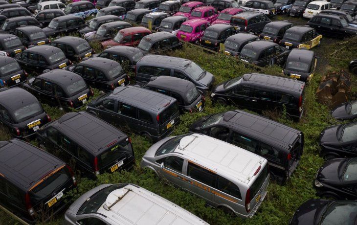 Con un centro urbano desierto debido al segundo confinamiento, la mayoría de taxistas que alquilaban su coche han decidido devolverlos.