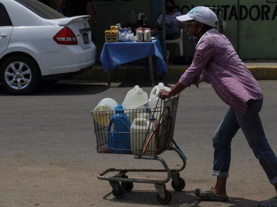 Los apagones y la falta de agua empeoran la crisis por coronavirus en Maracaibo.