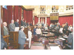 La primera sesión legislativa del año se abrió ayer en el Senado con un minuto de silencio, acordado por todas las bancadas, por las víctimas del trágico incendio en la disco República de Cromañón.