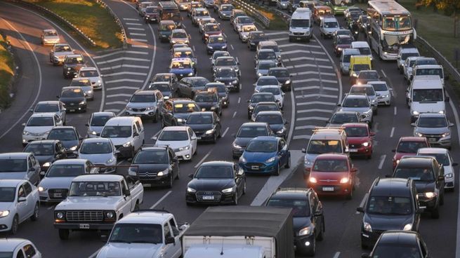 La obra buscará aliviar los embotellamientos y el tráfico en la autopista Buenos Aires - La Plata.