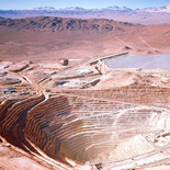 La producción de cobre de BHP aumentó un 4%, con un rendimiento récord en la mina Escondida, en Chile. La producción de cobre de BHP aumentó un 4%, con un rendimiento récord en la mina Escondida, en Chile.