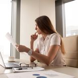 Los ingresos declarados y la composición del hogar forman parte de los criterios que se evalúan para acceder a las prestaciones.