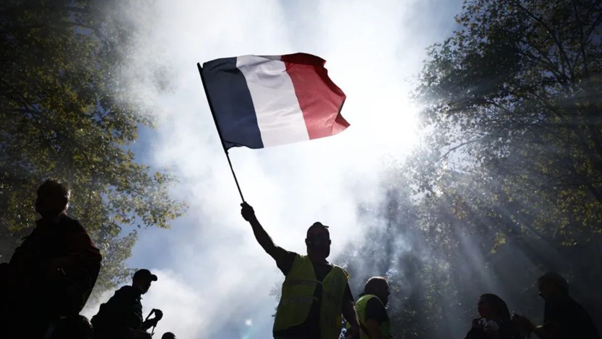 Francia alerta de que su economía está "paralizada" y podría "estrellarse" si no ordena las cuentas públicas