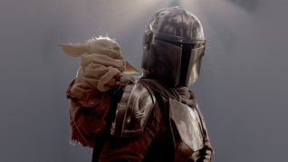 The Mandalorian finalmente llegó a la gran pantalla. The Mandalorian finalmente llegó a la gran pantalla.