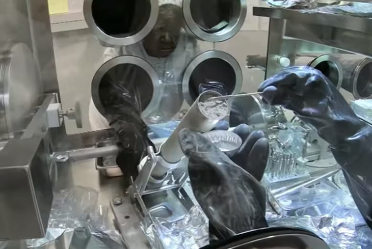 Muestras de Bennu extraídas por científicos de la NASA Muestras de Bennu extraídas por científicos de la NASA