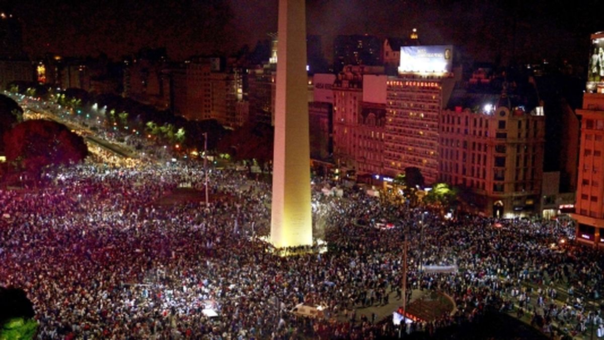 Miles de personas salieron a las calles para apoyar a la Selección
