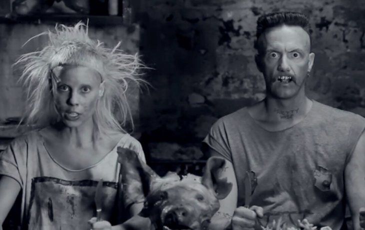 el hijo adoptivo del duo die antwoord los acusa de abuso sexual y explotacion