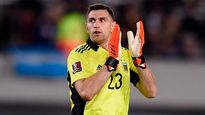 volantazo de scaloni: ¿quienes reemplazaran a dibu martinez y di maria esta noche?