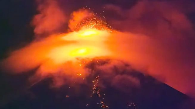 El volcán de Fuego es uno de los principales volcanes activos de Guatemala y mantiene una actividad frecuente.