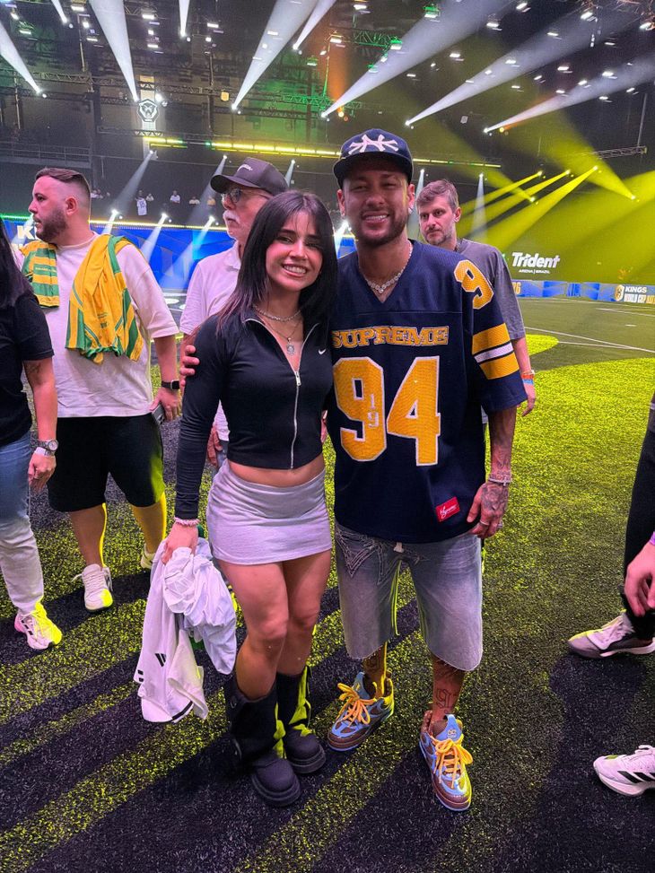La influencer mexicana y presidenta de Raniza FC, Alana Flores, se ha convertido en tendencia tras compartir un encuentro con el astro brasileño Neymar Jr. en Brasil. La influencer mexicana y presidenta de Raniza FC, Alana Flores, se ha convertido en tendencia tras compartir un encuentro con el astro brasileño Neymar Jr. en Brasil.