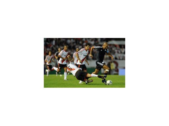 Más luchado que jugado, River y Estudiantes empataron sin goles a pesar poner casi todos titulares.