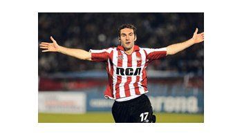 ámbito.com | Boselli, goleador en la noche uruguaya, abre sus brazos hacia la final de la Copa Libertadores.