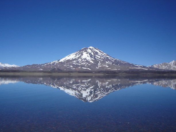 El volcán Maipo se puede apreciar de una forma muy particular desde este sitio. El volcán Maipo se puede apreciar de una forma muy particular desde este sitio.