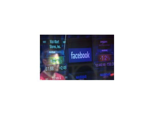 Tras mal balance, acción de Facebook se hunde 10,7%