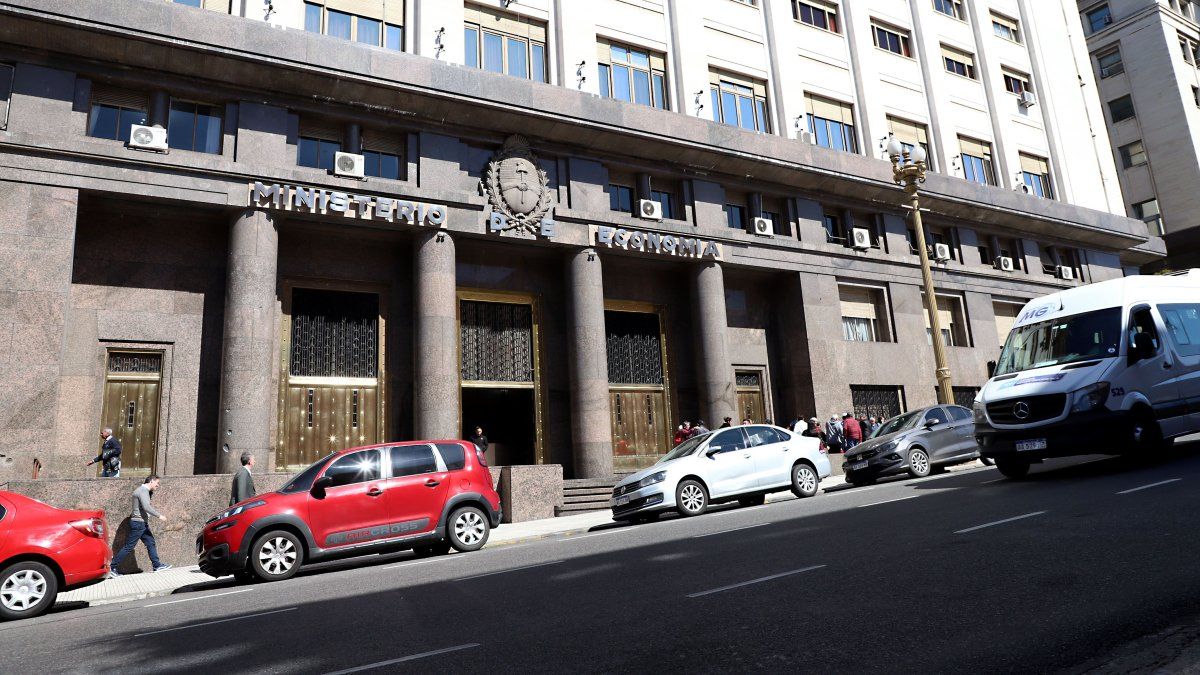 Bid: Economy seeks to refinance $ 5.6 billion at the close of the week with an offer to exporters