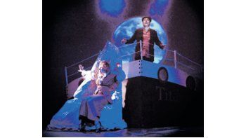 ámbito.com | Uno de los peores cuadros de «Desconcierto en Hollywood», un intento de parodiar clásicos del cine con pobres recursos, en el que destacan las voces de los cantantes, especialmente Lula Rosenthal, que también actúa bien.