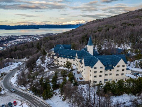 Hotel con Nieve .jpg