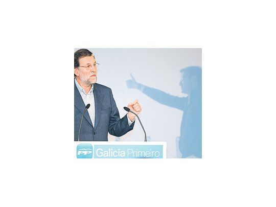 El presidente del Gobierno español, Mariano Rajoy, hizo campaña el fin de semana en su Galicia natal y en el País Vasco para reforzar a sus candidatos en las elecciones autonómicas del domingo. En la segunda de esas regiones sobrevuela, como en Cataluña, la amenaza separatista.