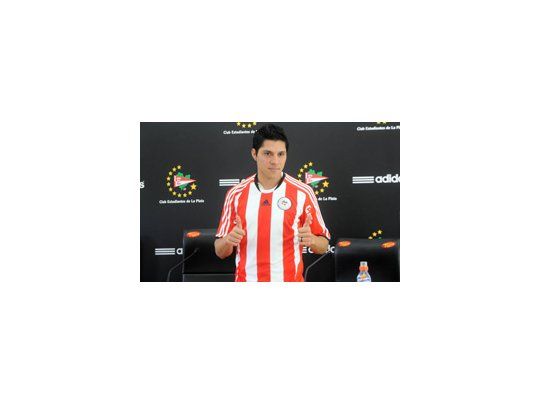 Enzo Pérez jugará los próximos seis meses en Estudiantes.