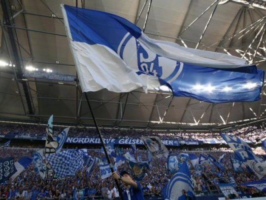 Un hincha de Schalke 04 denunció al árbitro y al responsable del VAR por su actuación en el duelo con Bayern Munich.