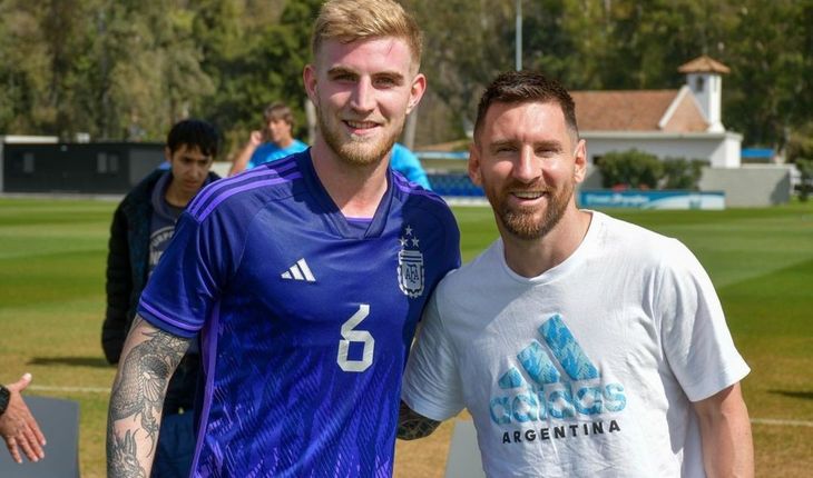 Nicolás Valentini with his idol Lionel Messi. The Boca youth will once again be alongside the best player in the world on the tour of the United States. Nicolás Valentini with his idol Lionel Messi. The Boca youth will once again be alongside the best player in the world on the tour of the United States.