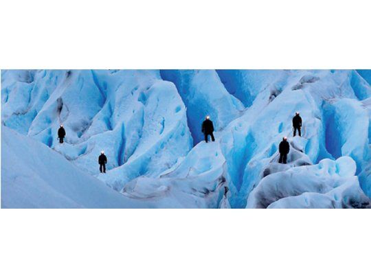 “El Éxodo de los Olvidados”, parte de la trilogía que conforma “Estado de emergencia”, videoinstalación de Charly Nijensohn que, una vez más, coloca al hombre y la naturaleza en primer plano.