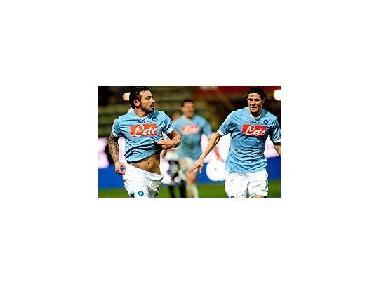 Por partida doble. Ezequiel Lavezzi festeja su regreso al equipo y su gol.