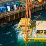 China puso en marcha el primer centro de datos submarino alimentado con energía eólica marina para reducir el consumo de la inteligencia artificial. China puso en marcha el primer centro de datos submarino alimentado con energía eólica marina para reducir el consumo de la inteligencia artificial.