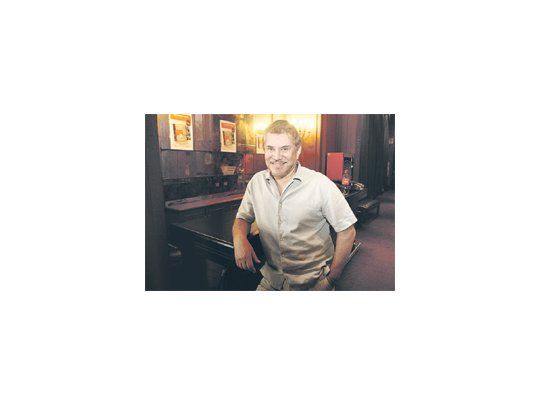 A la espera del estreno en cines argentinos de “Lectura según Justino”, su opera prima como cineasta, Arnaldo André debuta mañana en teatro con la obra “Intimidad indecente”, que él mismo dirige y protagoniza con Marta González.