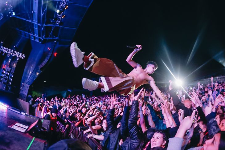 Thunder made a tour of the world with Sold Outs and continues to announce dates. Thunder made a tour of the world with Sold Outs and continues to announce dates.