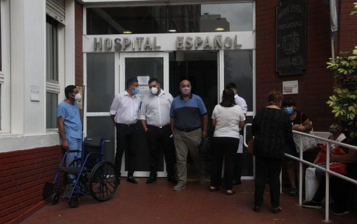 Caos: la clausura del Hospital Español causó incertidumbre ente los afiliados de PAMI.