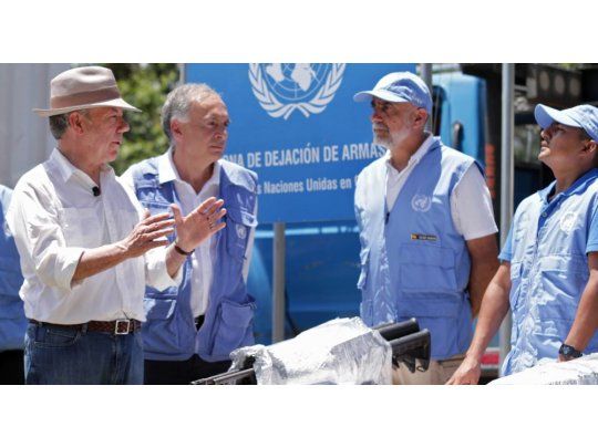 El presidente Juan Manuel Santos señaló que “con esta dejación de armas, el conflicto realmente termina y comienza una nueva etapa”.