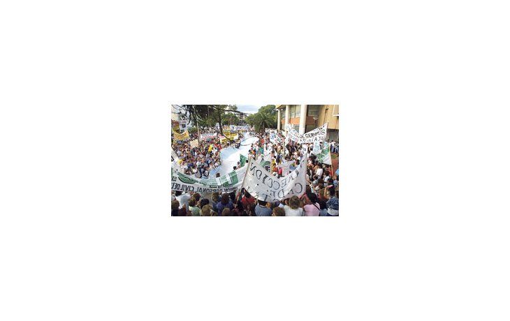 De la mano de los gremios nacionales y provinciales, los conflictos docentes se manifestaron también en masivas marchas que tuvieron su epicentro en Buenos Aires.