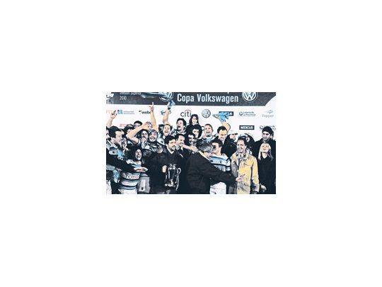 Los festejos de San Isidro Club (SIC), el último campeón de la URBA, tras vencer a La Plata. El torneo bonaerense está en etapa de definición por la inclusión o no de los pladares.