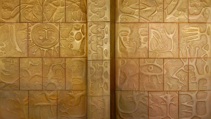 El mural será colocado en el ingreso, lobby o desayunador del hotel, para que esté visible y puesto en valor público. El mural será colocado en el ingreso, lobby o desayunador del hotel, para que esté visible y puesto en valor público.