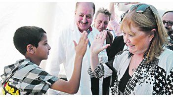 ámbito.com | Comitiva. La canciller Susana Malcorra junto a la comitiva que evaluó a los sirios que pretendían ingresar al país.