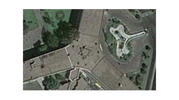 Al parecer, el edificio fue construido por ingenieros israelíes antes de la Revolución islámica de 1979.