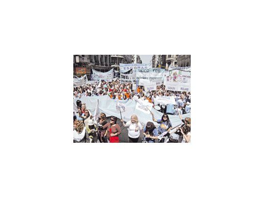Con el anticipo del inicio de las discusiones salariales con los maestros, el Gobierno nacional busca espantar la postal de las medidas de fuerza en el inicio del ciclo lectivo 2011.