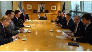 Jorge Faurie y Francisco Cabrera encabezaron la reunión con agregados comerciales de la embajada norteamericana por traba al ingreso del biocombustible argentino a ese país. En el encuentro se evaluaron posibles soluciones para antes que entre en vigor la restricción arancelaria.