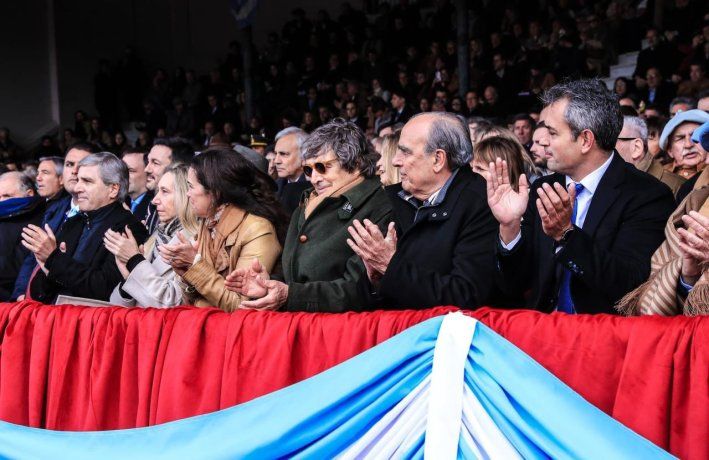 Los ministros acompañando a Javier Milei en la 137 Exposición Rural.