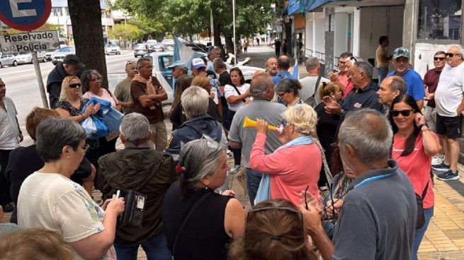 Golpearon en el rostro a un comisario en una protesta policial por aumentos salariales en Mar del Plata.