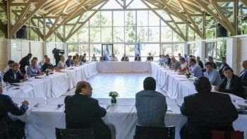 Alberto Fernández recibió a Kicillof y a intendentes en Olivos.