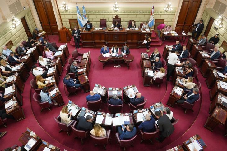 La Cámara de Diputados de Santa Fe le había dado media sanción al proyecto de Unidos. La Cámara de Diputados de Santa Fe le había dado media sanción al proyecto de Unidos.