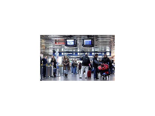 La resolución 3.333/12 establece que se deberán informar datos personales antes de autorizar la compra de dólares para la adquisición de paquetes turísticos.